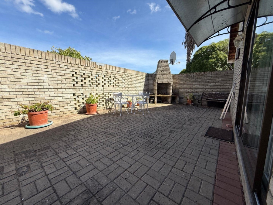 4 Bedroom Property for Sale in Stilbaai Wes Western Cape